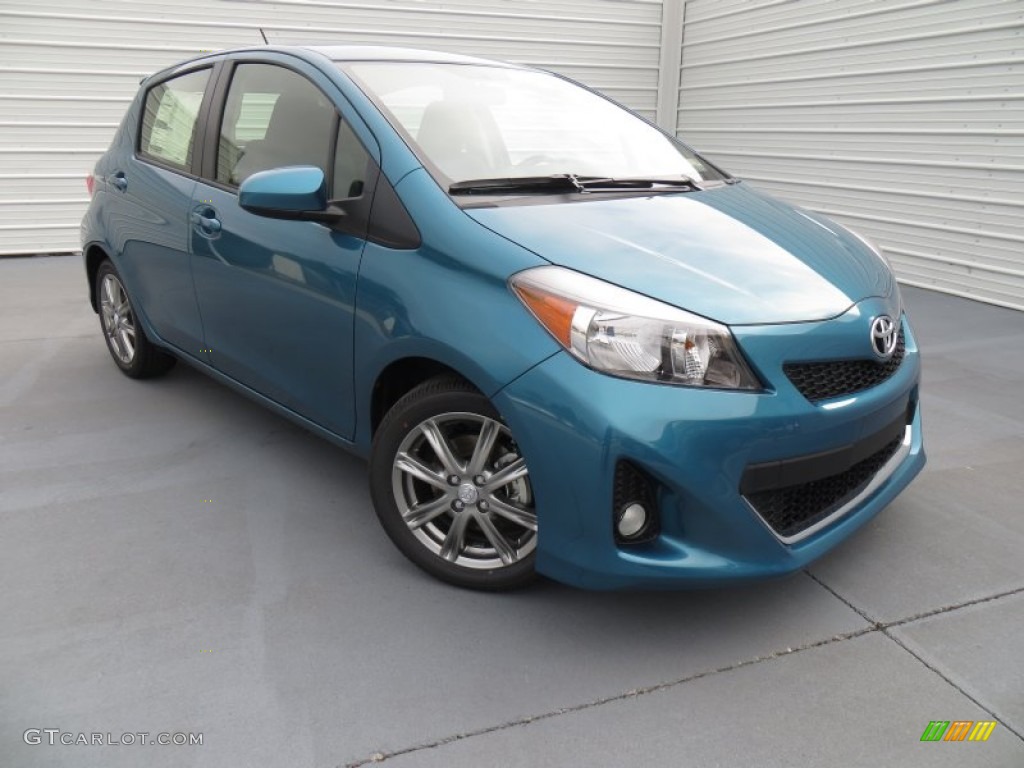 Lagoon Blue Mica Toyota Yaris