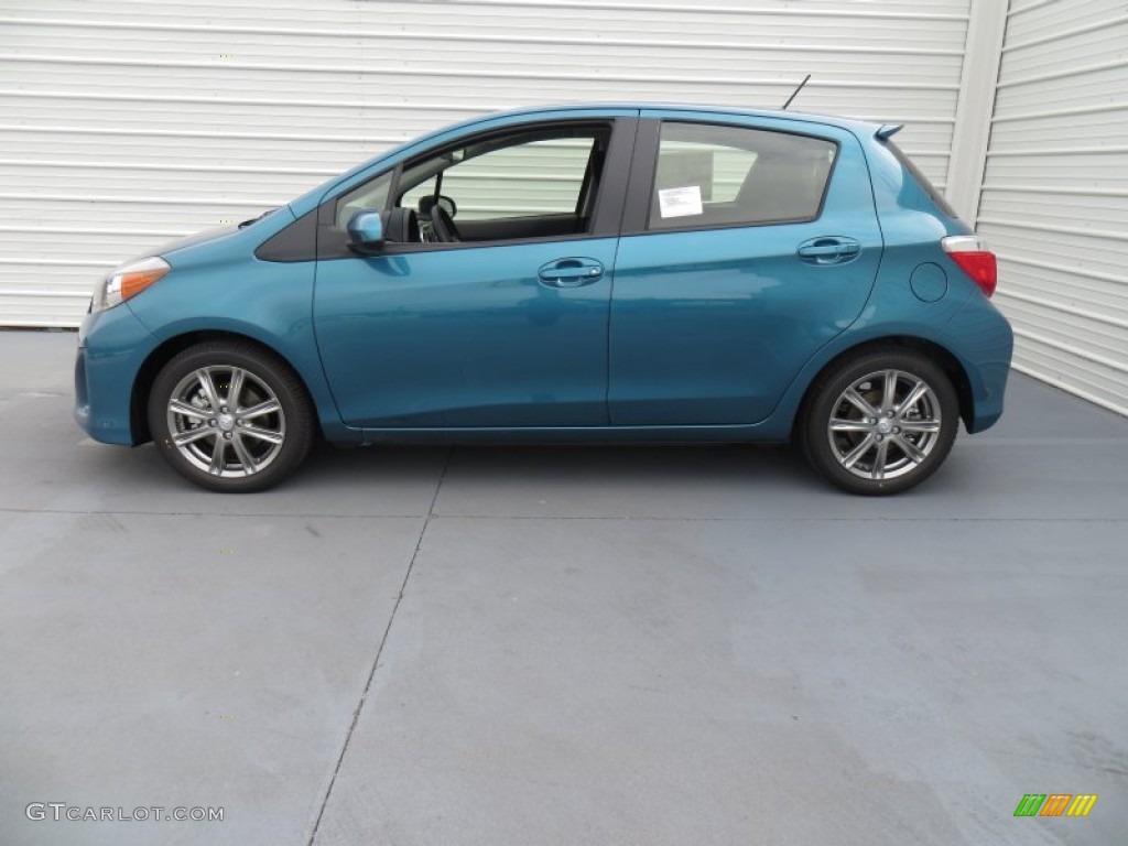 2014 Yaris SE 5 Door - Lagoon Blue Mica / Dark Gray photo #6