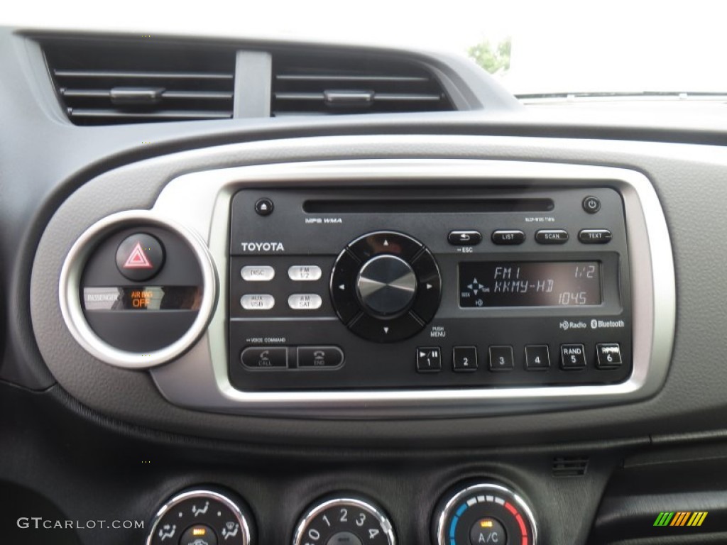 2014 Toyota Yaris SE 5 Door Controls Photo #88227447