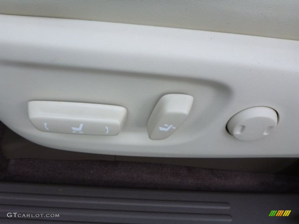 2014 Lexus GX 460 Controls Photo #88233117