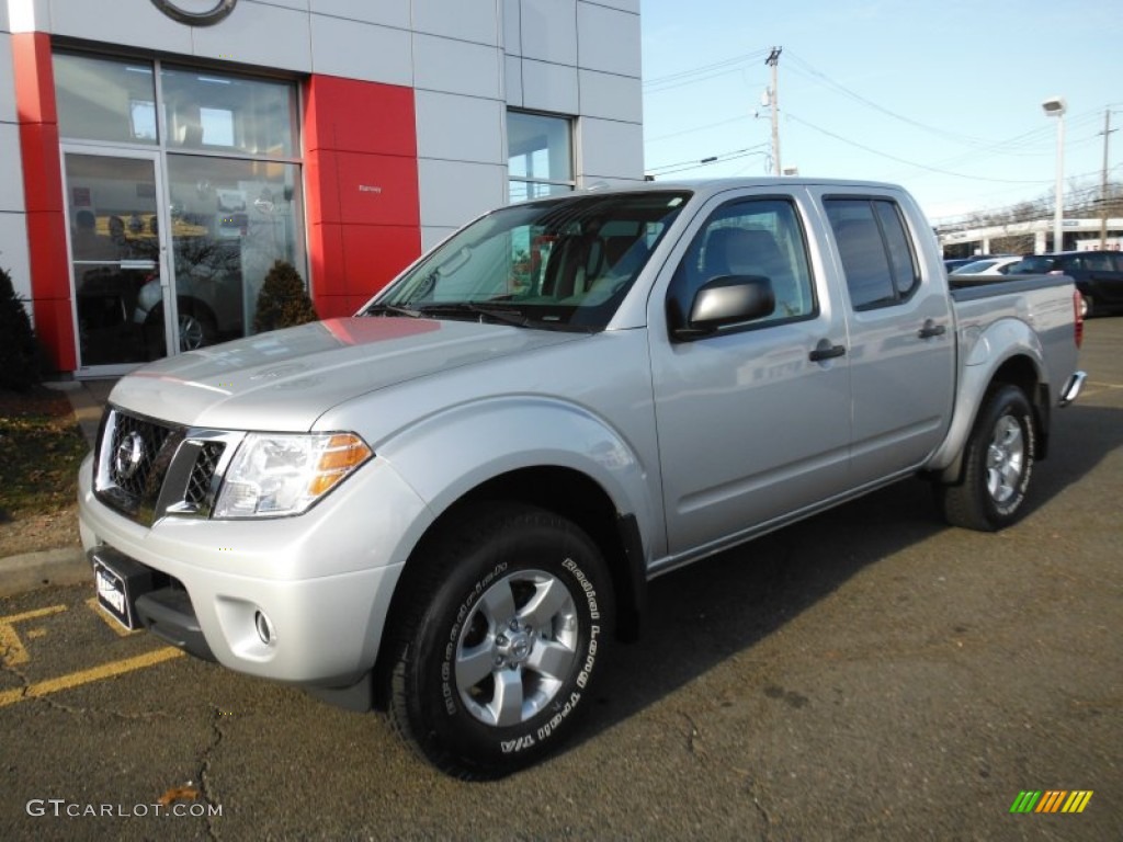 2011 Frontier SV Crew Cab 4x4 - Radiant Silver Metallic / Steel photo #1