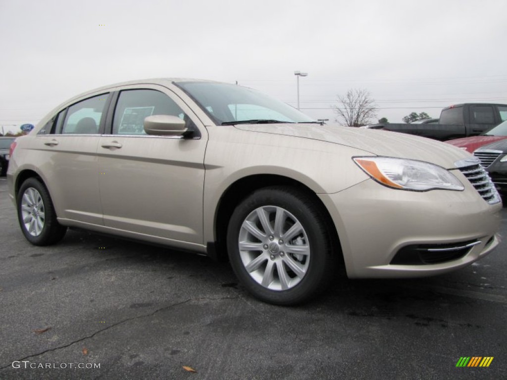 2014 200 Touring Sedan - Cashmere Pearl / Black/Light Frost Beige photo #4