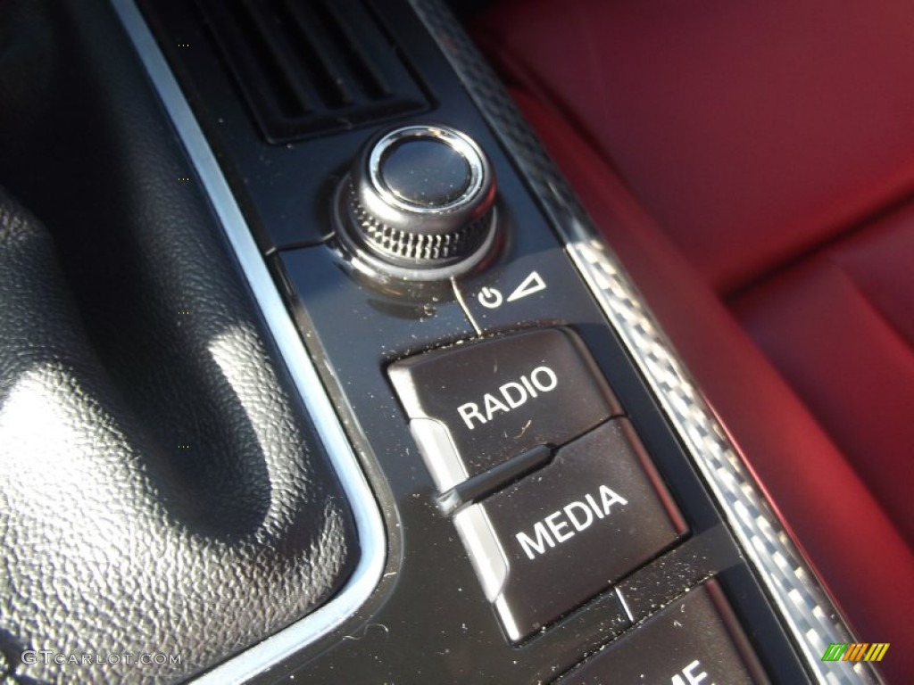 2010 Audi S5 4.2 FSI quattro Coupe Controls Photos