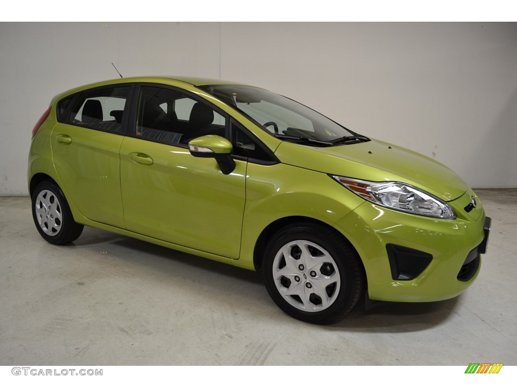 2013 Fiesta SE Hatchback - Lime Squeeze / Charcoal Black photo #2