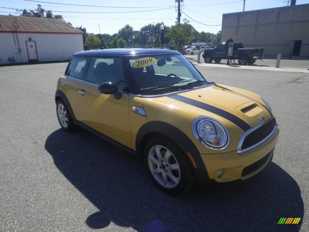 2009 Cooper S Hardtop - Mellow Yellow / Black/Grey photo #1