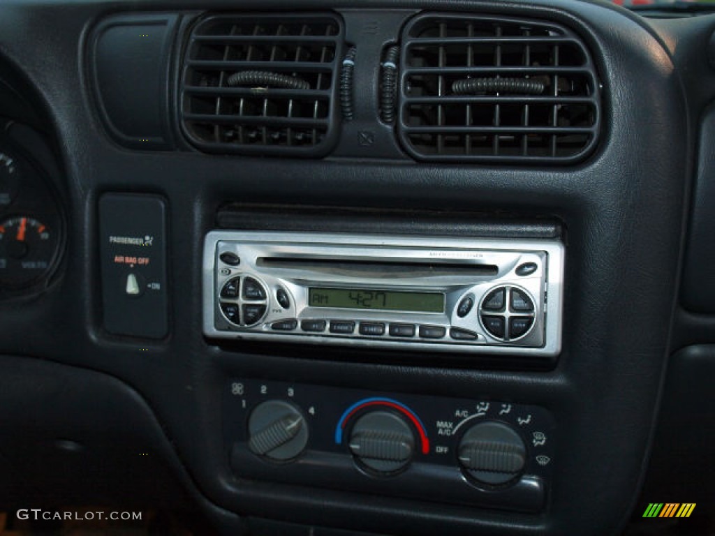 1998 S10 LS Regular Cab - Onyx Black / Graphite photo #10