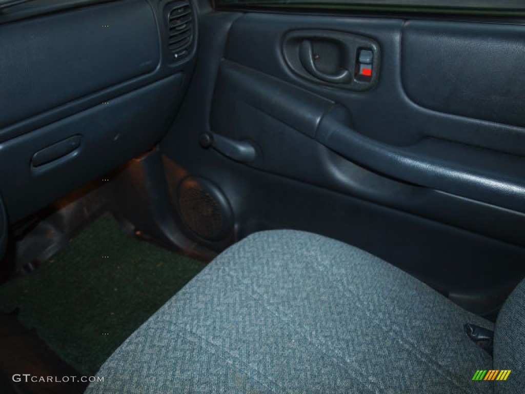 1998 S10 LS Regular Cab - Onyx Black / Graphite photo #11