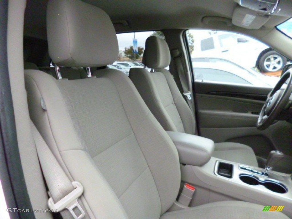 2011 Grand Cherokee Laredo - Stone White / Dark Graystone/Medium Graystone photo #16