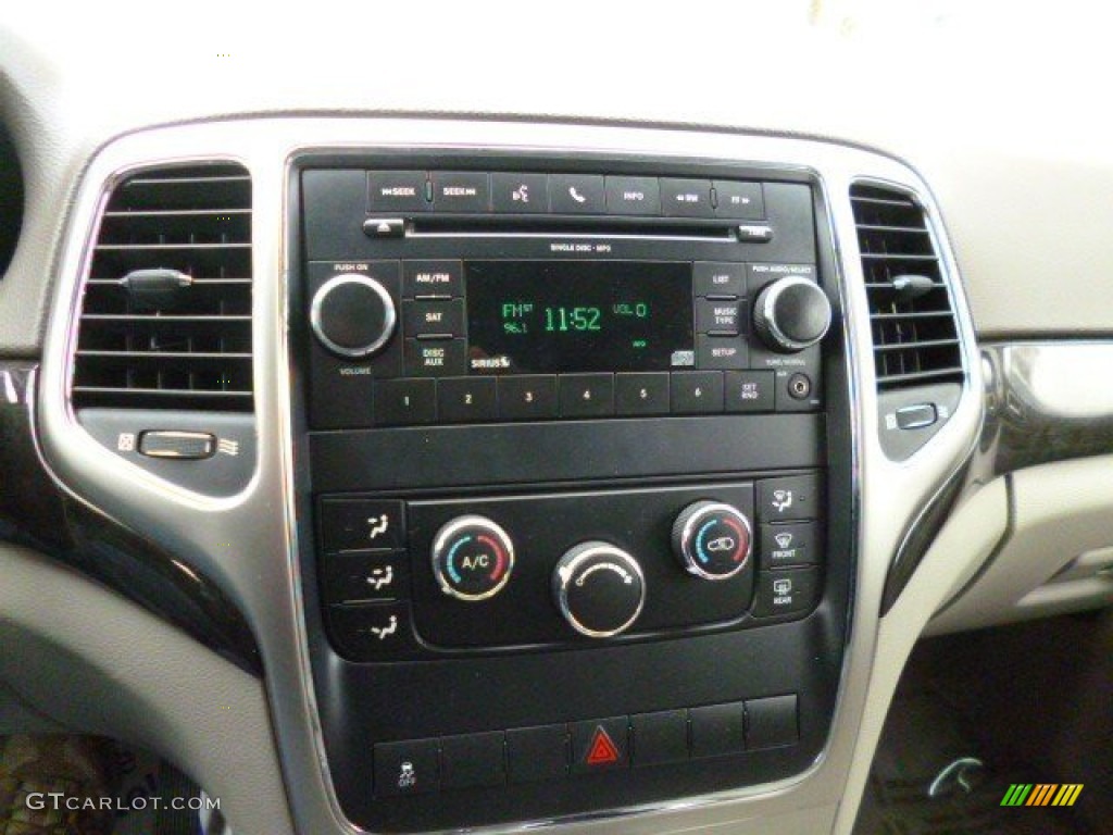 2011 Grand Cherokee Laredo - Stone White / Dark Graystone/Medium Graystone photo #20