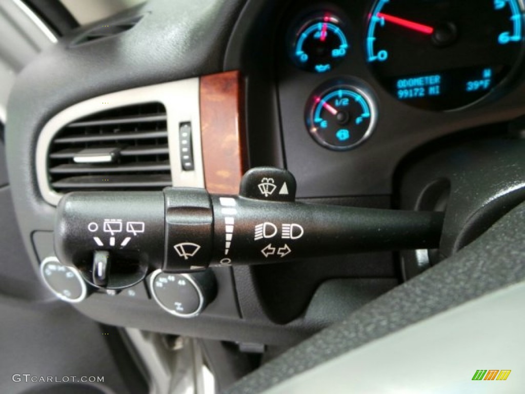 2009 Chevrolet Tahoe LTZ 4x4 Controls Photos