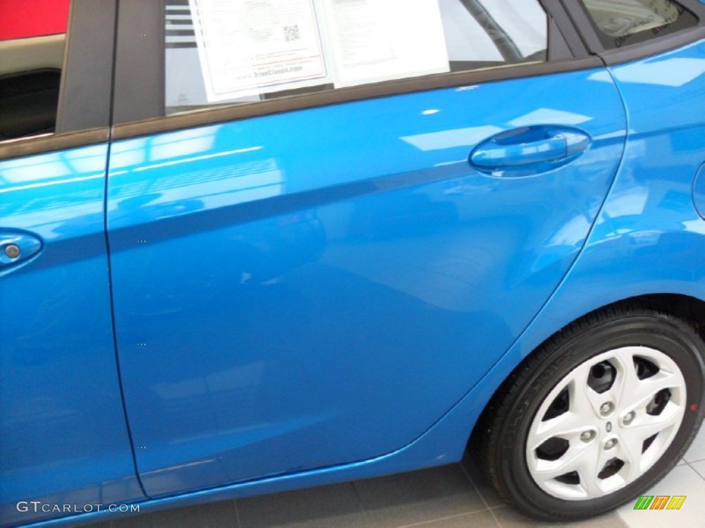2012 Fiesta SE Sedan - Blue Candy Metallic / Charcoal Black photo #6