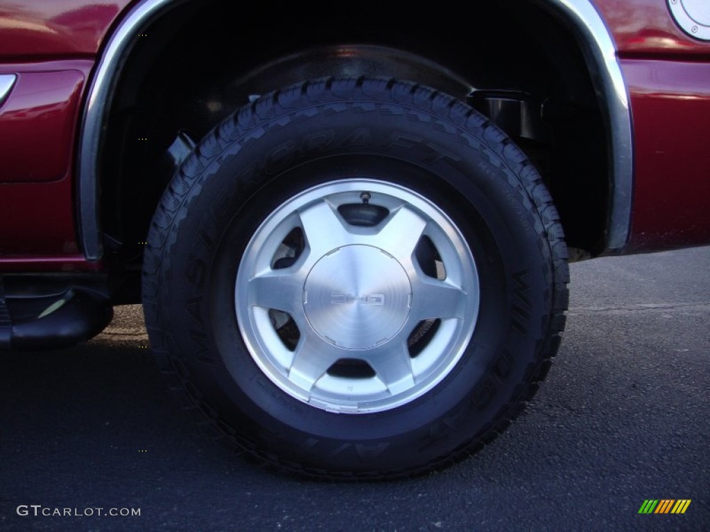 2004 Yukon SLE 4x4 - Sport Red Metallic / Neutral/Shale photo #27