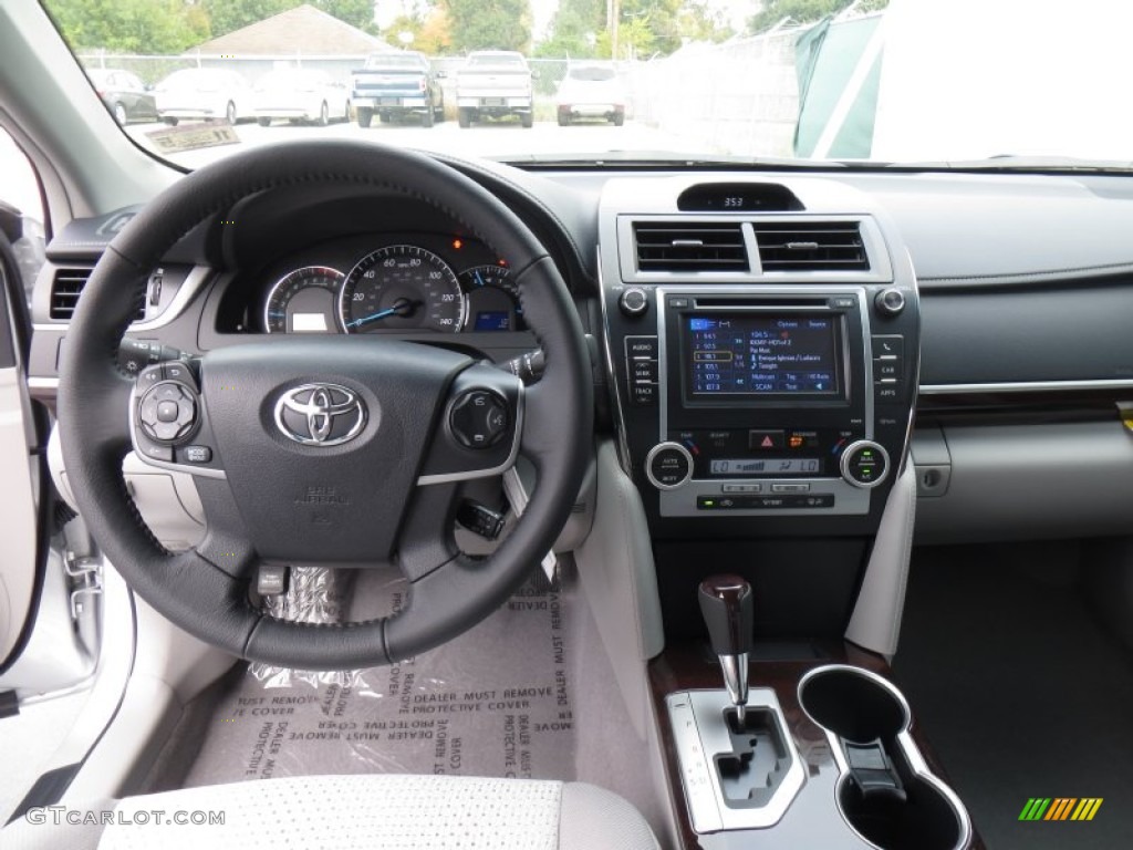 2014 Camry XLE - Classic Silver Metallic / Ash photo #29