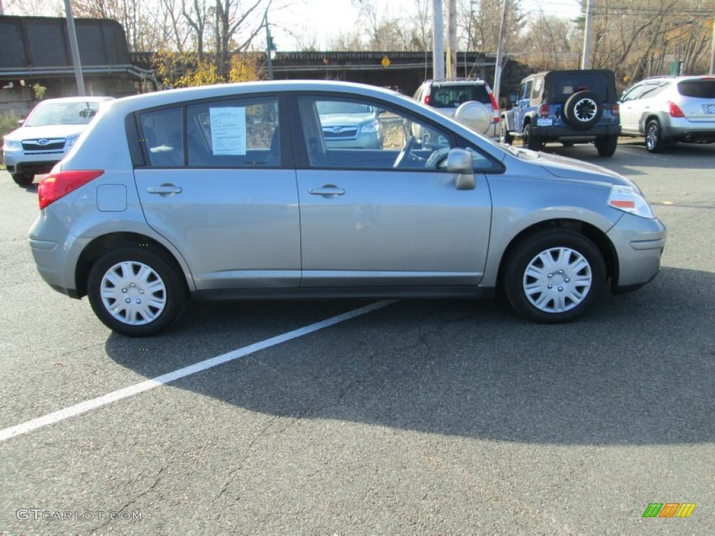 2008 Versa 1.8 S Hatchback - Magnetic Gray / Charcoal photo #5