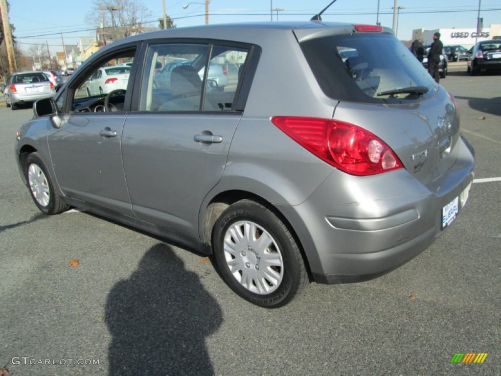 2008 Versa 1.8 S Hatchback - Magnetic Gray / Charcoal photo #8
