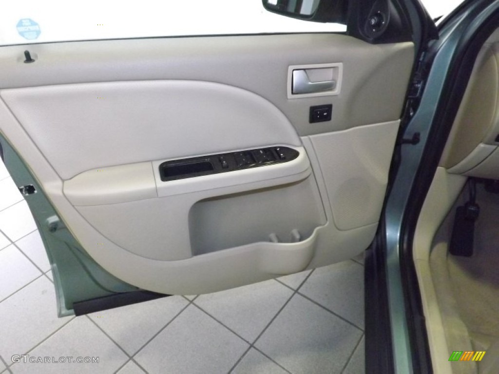 2005 Montego Premier AWD - Light Tundra Metallic / Pebble photo #11