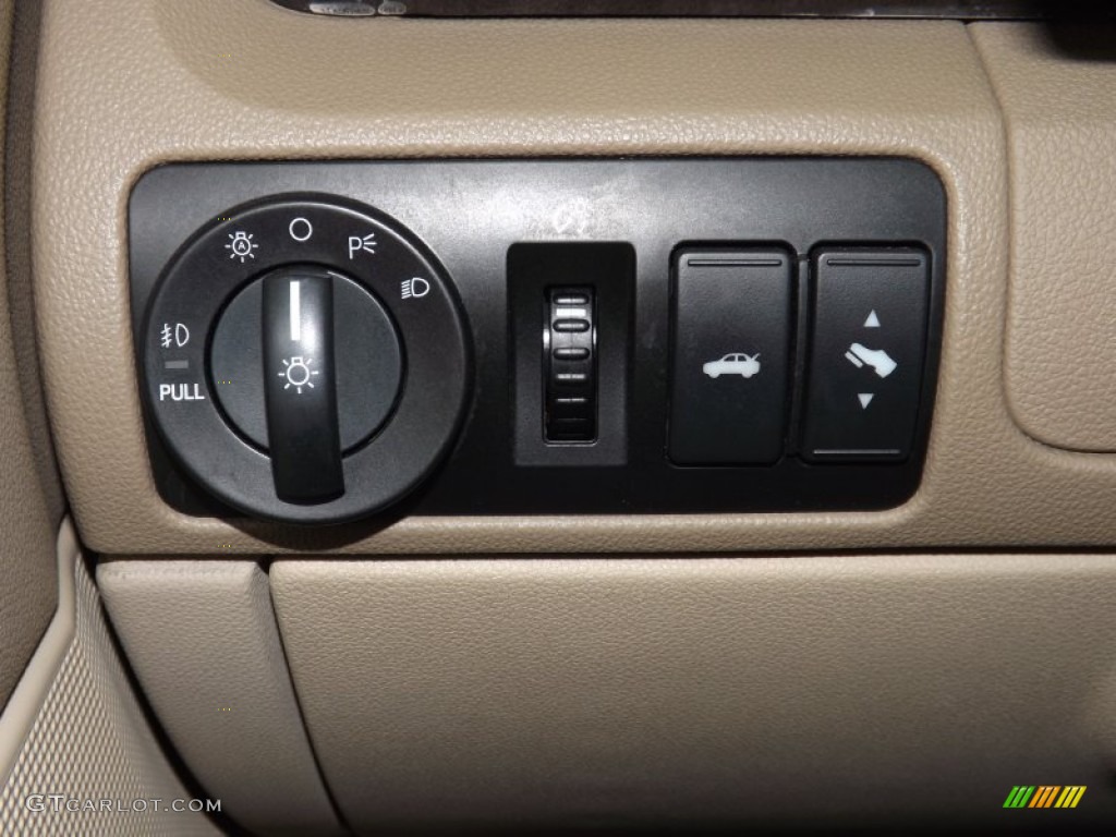 2005 Montego Premier AWD - Light Tundra Metallic / Pebble photo #22