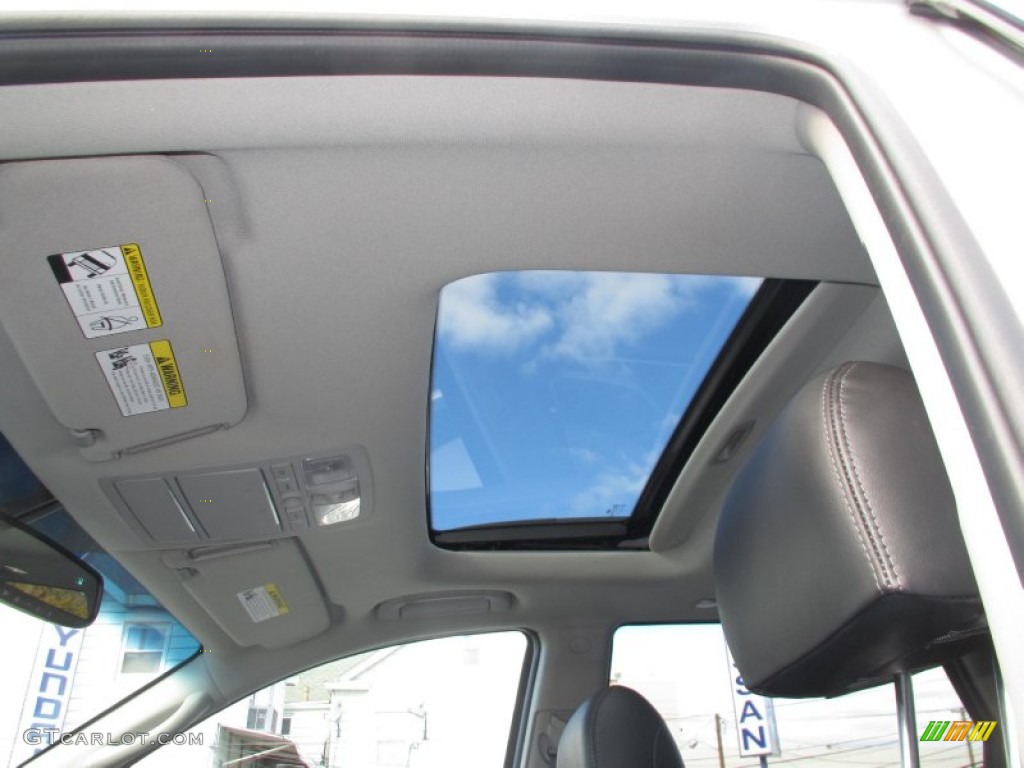2010 Veracruz Limited AWD - Liquid Silver / Black photo #14