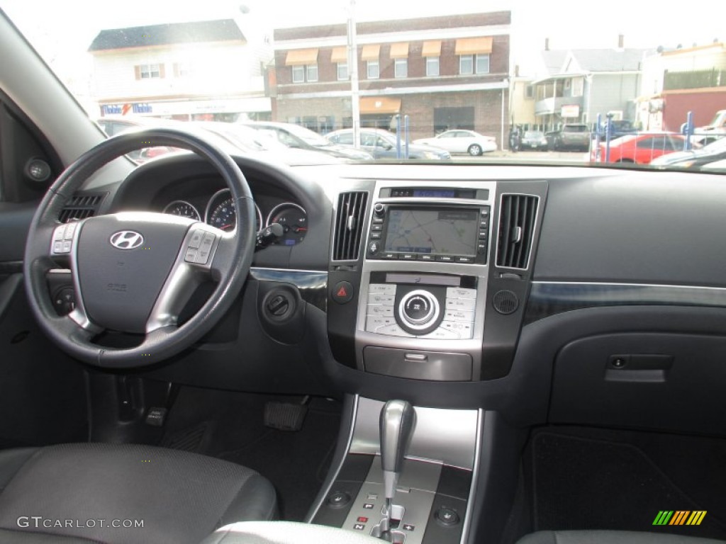 2010 Veracruz Limited AWD - Liquid Silver / Black photo #19