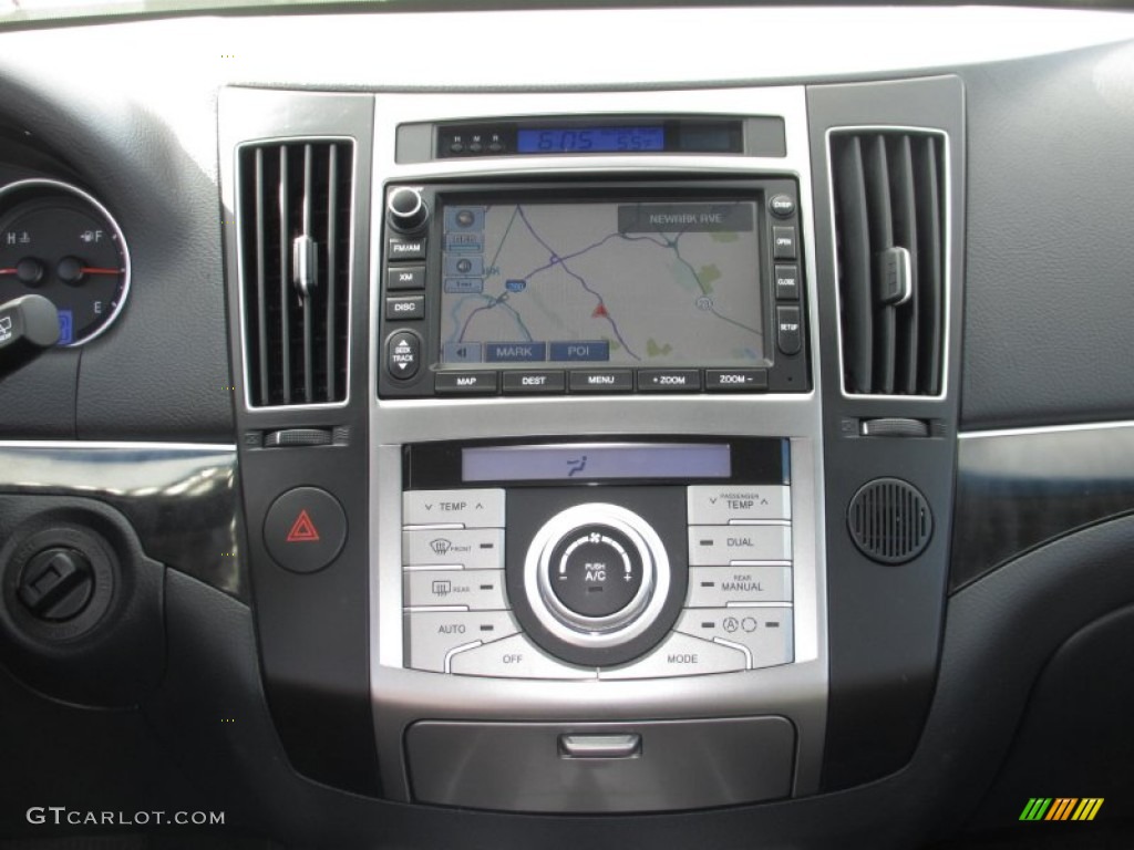 2010 Veracruz Limited AWD - Liquid Silver / Black photo #20