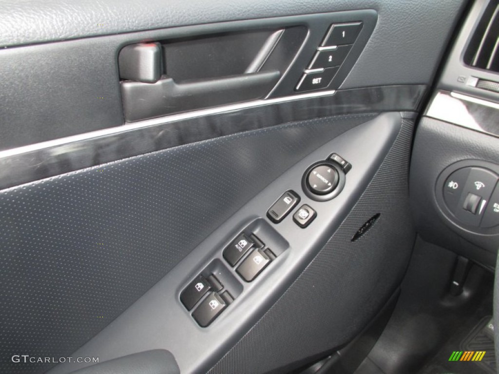 2010 Veracruz Limited AWD - Liquid Silver / Black photo #27