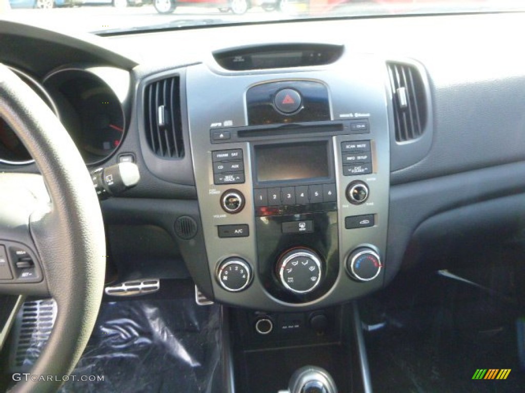 2011 Kia Forte SX Controls Photo #88274045