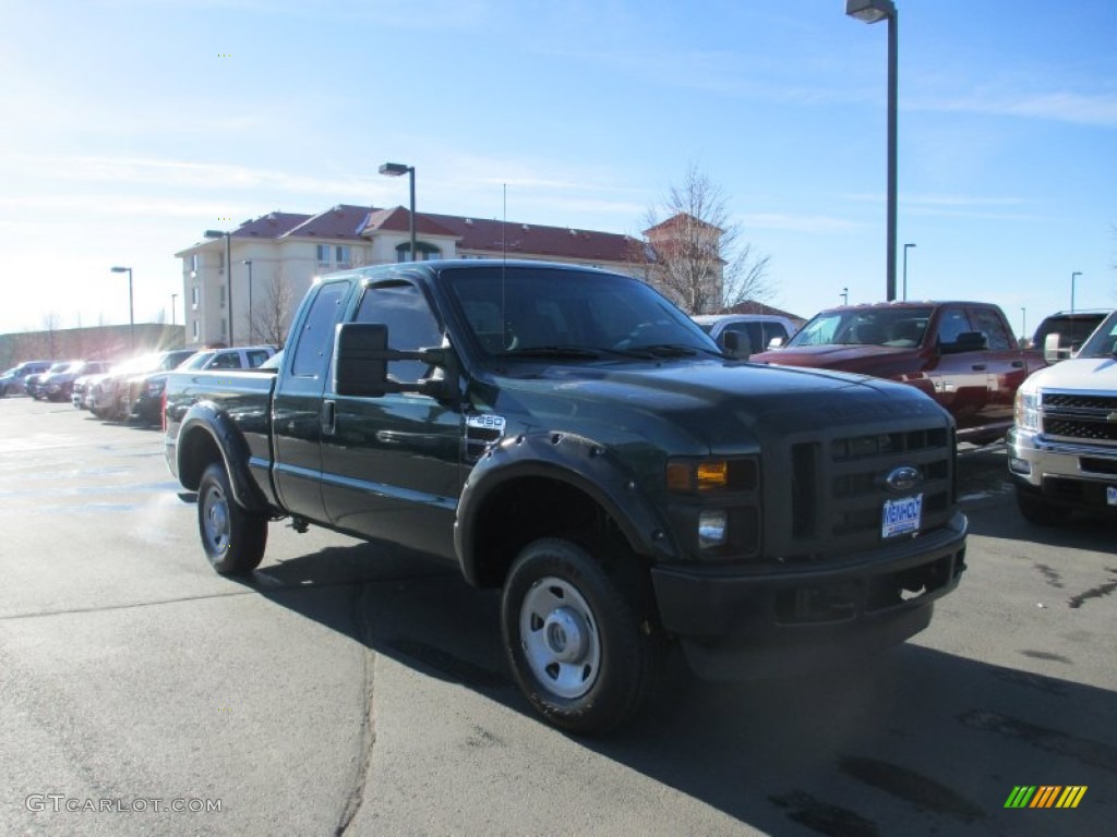 2008 F250 Super Duty XL SuperCab 4x4 - Forest Green Metallic / Medium Stone photo #1