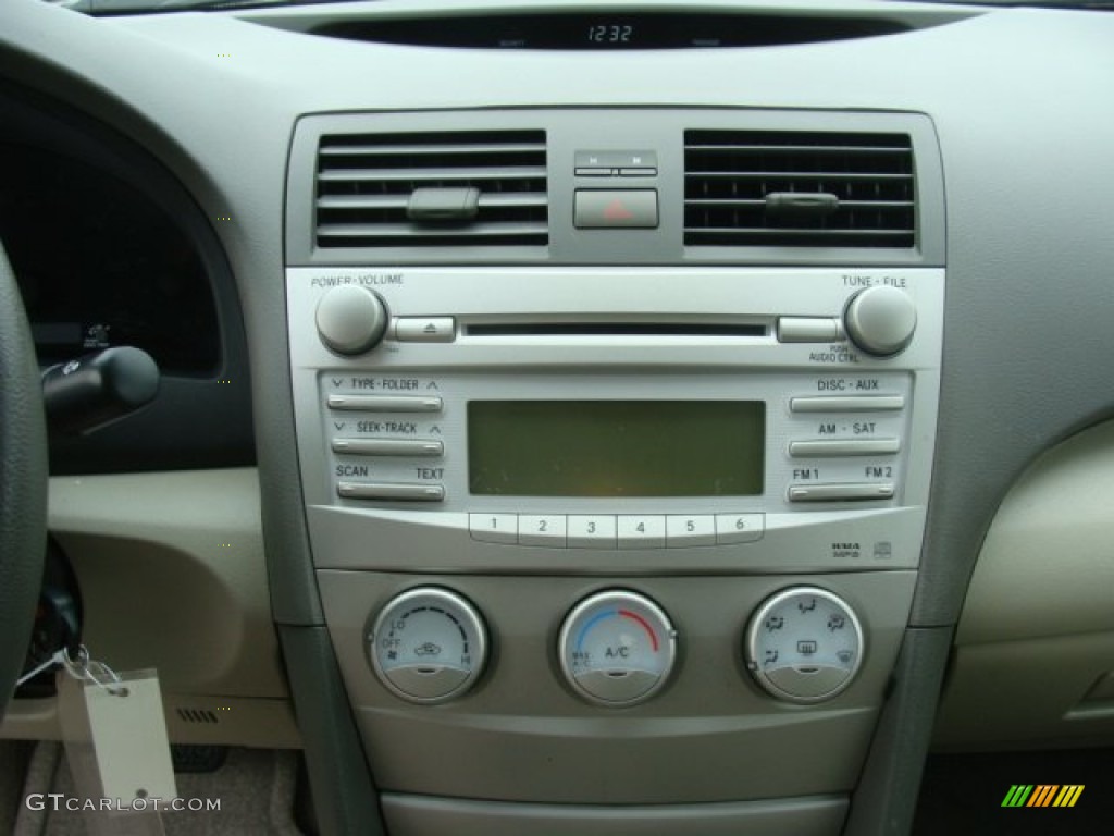 2011 Camry LE - Spruce Green Mica / Bisque photo #11