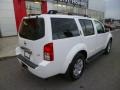 Avalanche White - Pathfinder LE 4x4 Photo No. 10