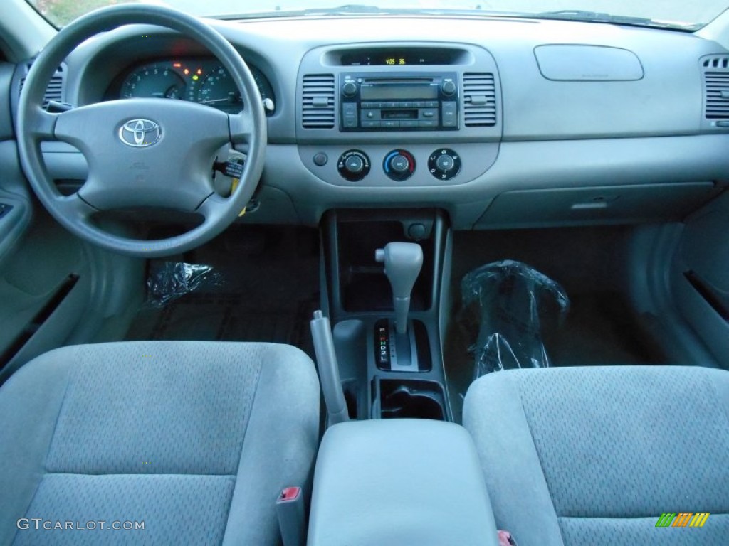 2002 Toyota Camry LE Dashboard Photos