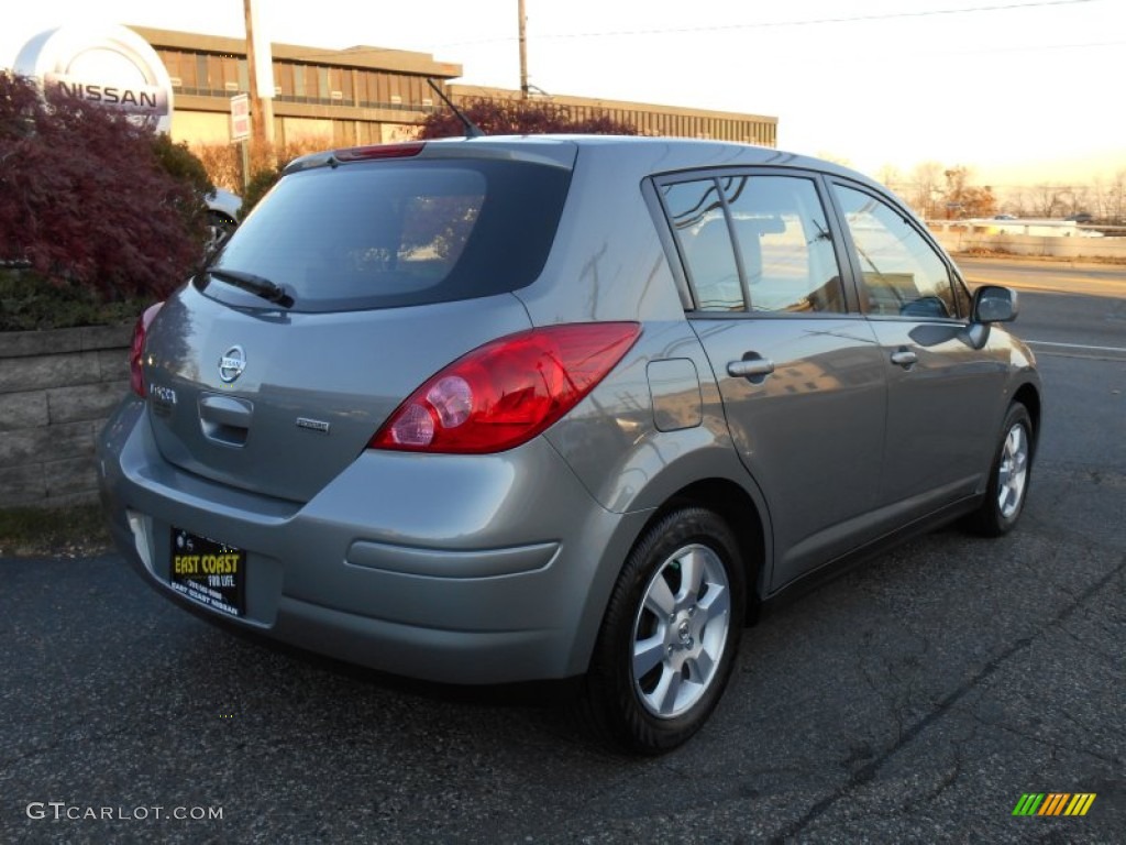 2012 Versa 1.8 S Hatchback - Magnetic Gray Metallic / Charcoal photo #4