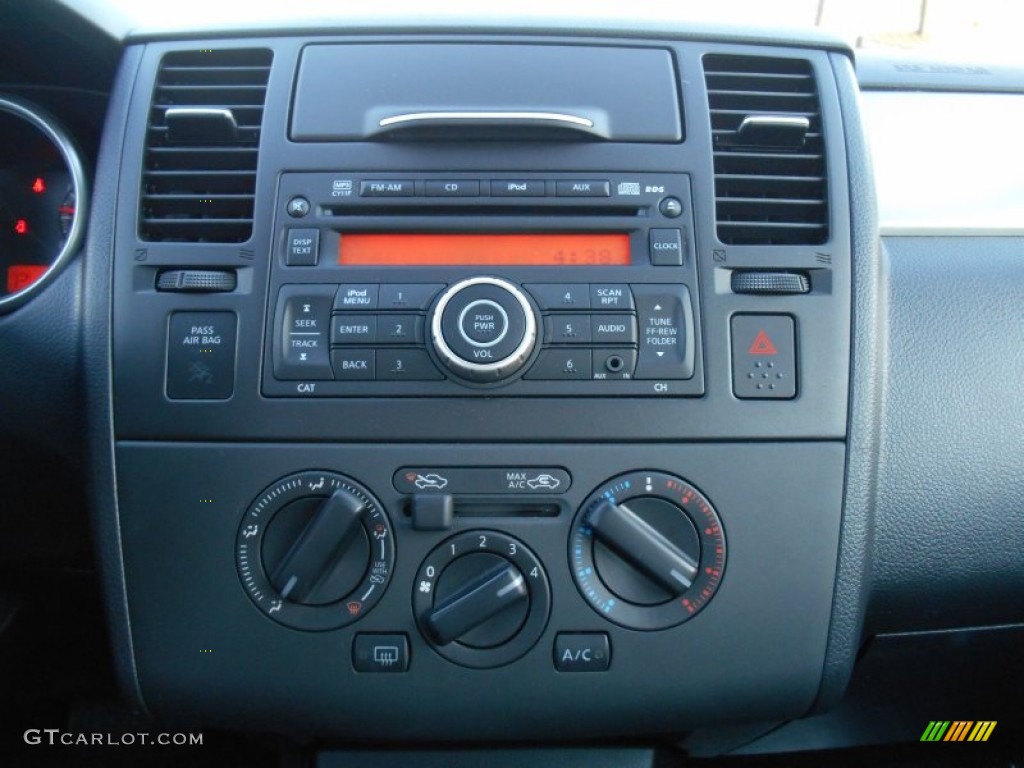 2012 Versa 1.8 S Hatchback - Magnetic Gray Metallic / Charcoal photo #10