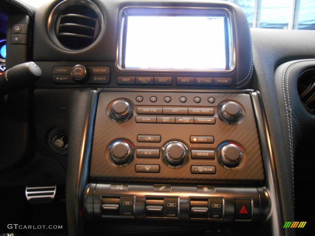 2014 Nissan GT-R Premium Controls Photo #88291203