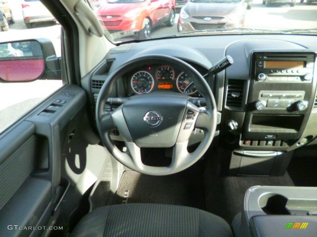 2013 Nissan Titan SV Crew Cab 4x4 Dashboard Photos