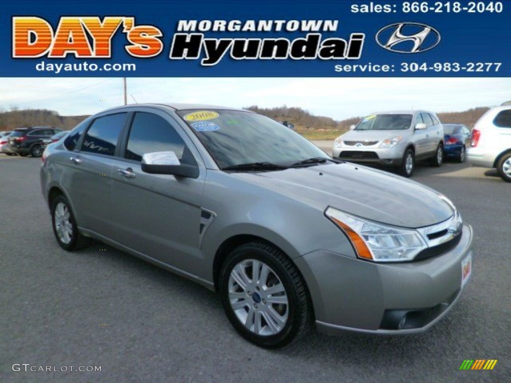 2008 Focus SE Sedan - Vapor Silver Metallic / Charcoal Black photo #1