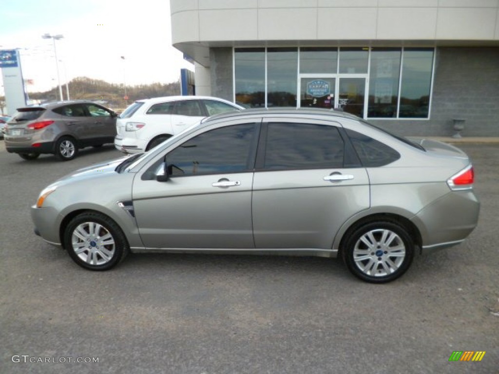2008 Focus SE Sedan - Vapor Silver Metallic / Charcoal Black photo #4