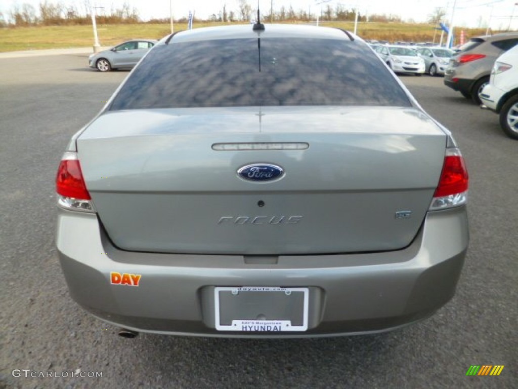 2008 Focus SE Sedan - Vapor Silver Metallic / Charcoal Black photo #6