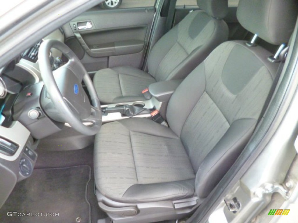 2008 Focus SE Sedan - Vapor Silver Metallic / Charcoal Black photo #15