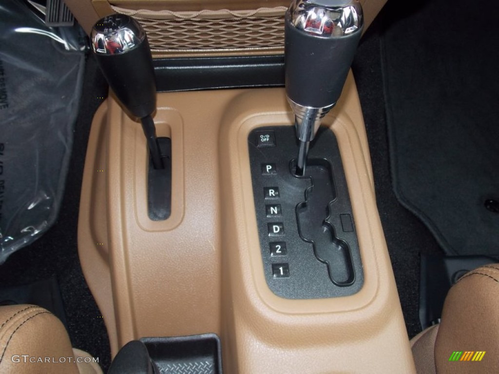 2011 Jeep Wrangler Unlimited Sahara 4x4 4 Speed Automatic Transmission Photo #88294393