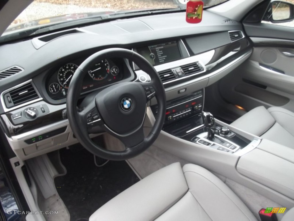 Oyster/Black Interior 2011 BMW 5 Series 550i xDrive Gran Turismo Photo #88296813