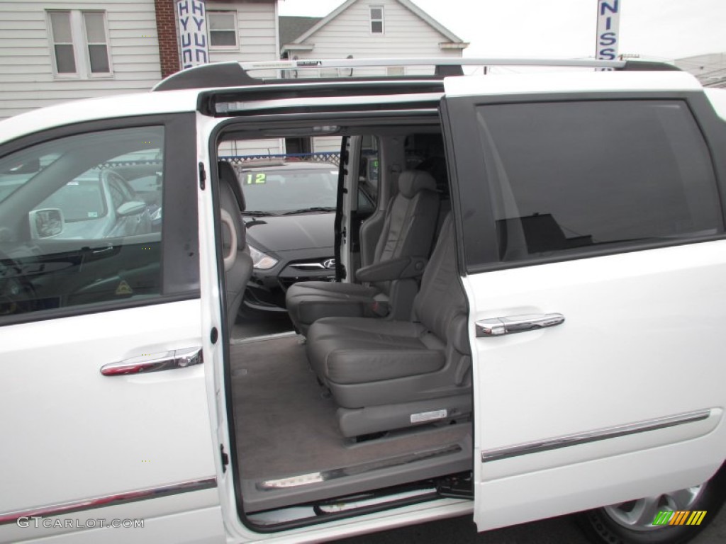 2007 Entourage GLS - Cosmic White / Gray photo #15