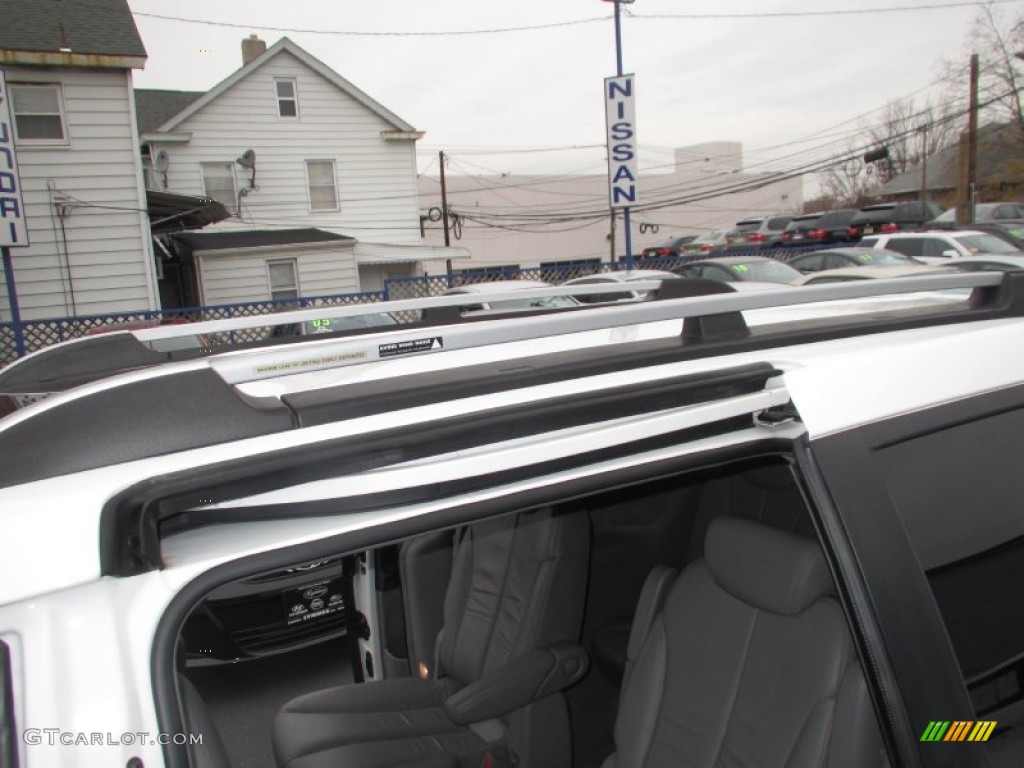 2007 Entourage GLS - Cosmic White / Gray photo #20