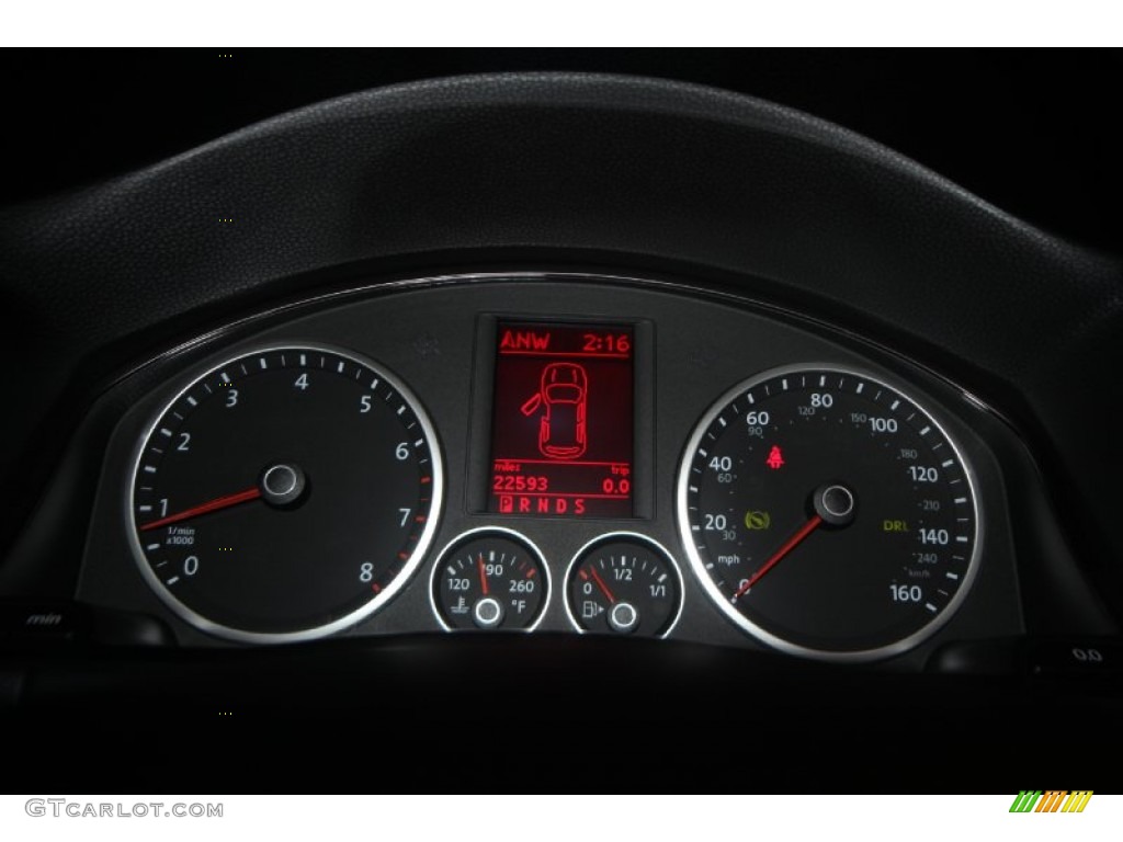 2009 Volkswagen Tiguan SE Gauges Photos