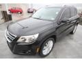 Deep Black Metallic - Tiguan SE Photo No. 3