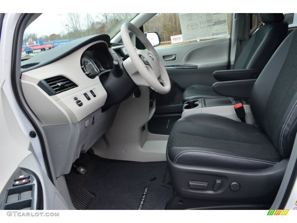 2014 Toyota Sienna SE Front Seat Photo #88315495