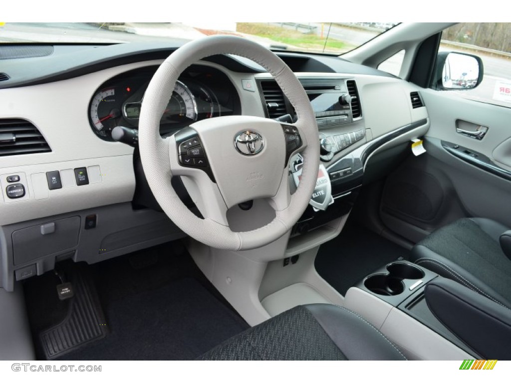 Light Gray Interior 2014 Toyota Sienna SE Photo #88315519