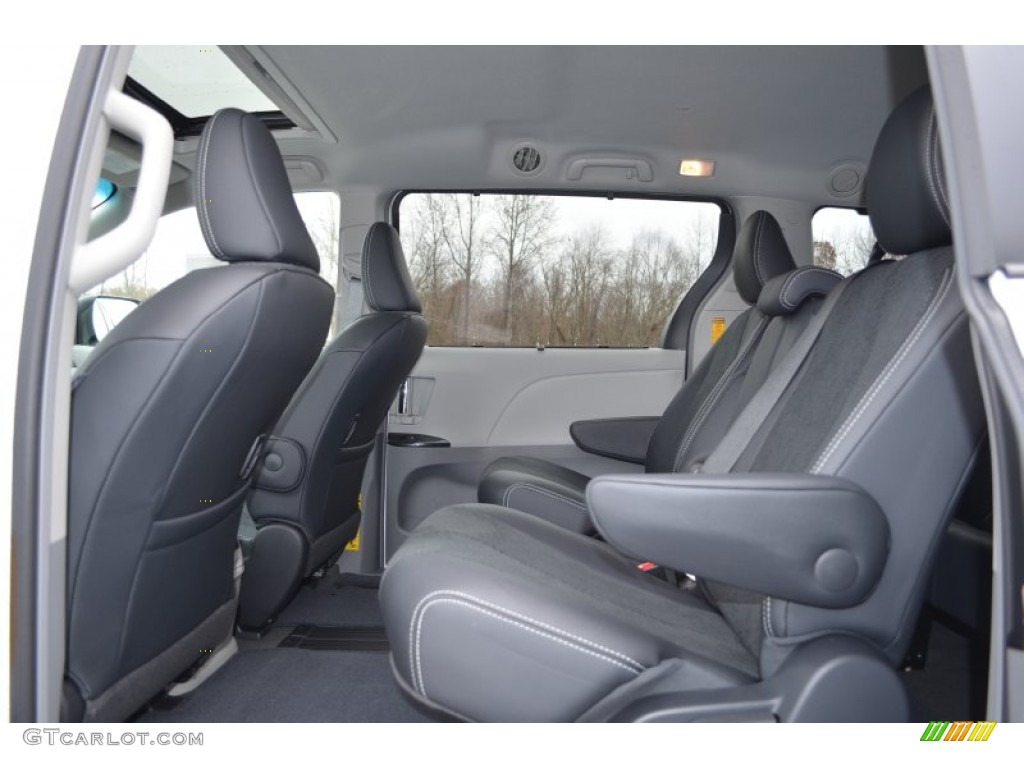 Light Gray Interior 2014 Toyota Sienna SE Photo #88315543
