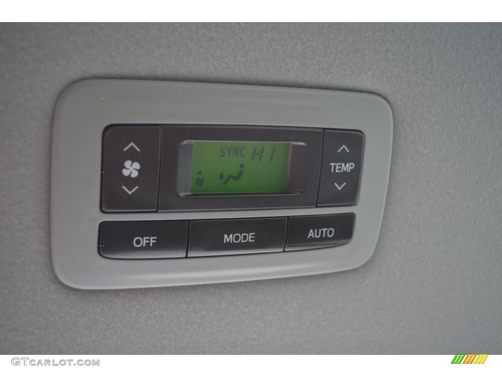 2014 Toyota Sienna SE Controls Photo #88315678