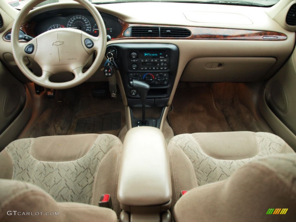 Neutral Interior 2002 Chevrolet Malibu LS Sedan Photo #88319413