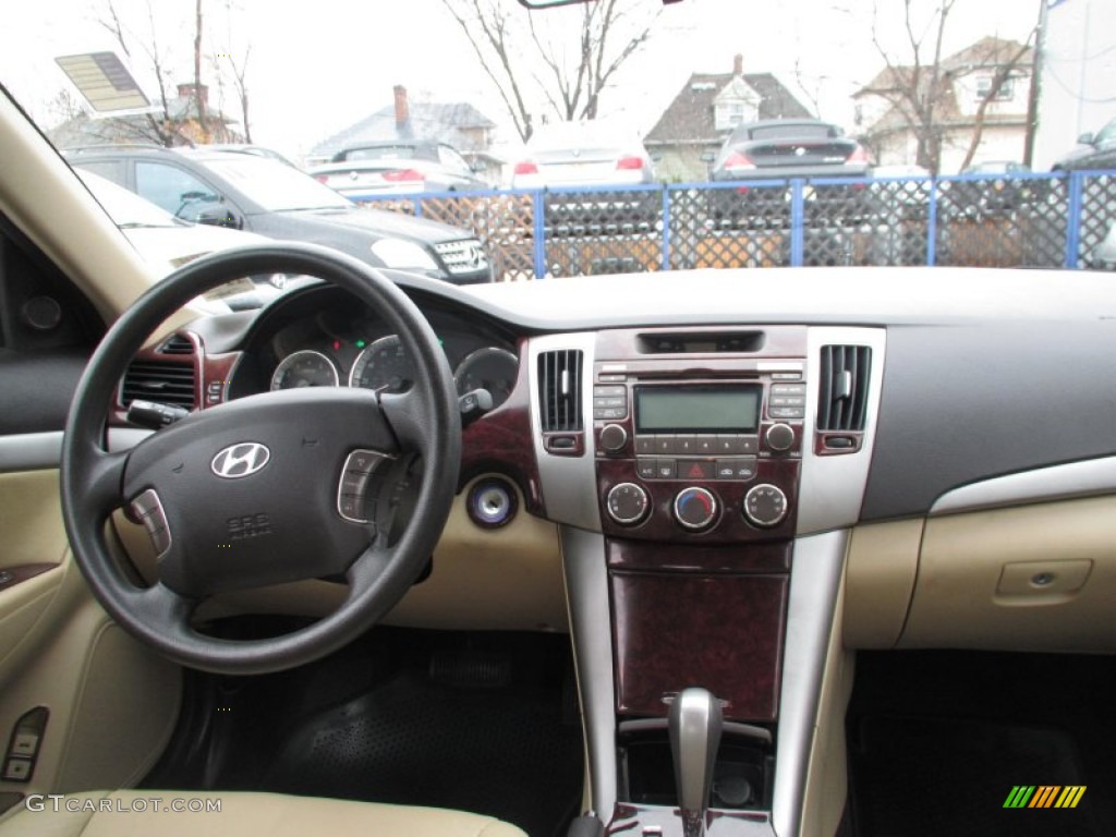 2010 Hyundai Sonata GLS Dashboard Photos